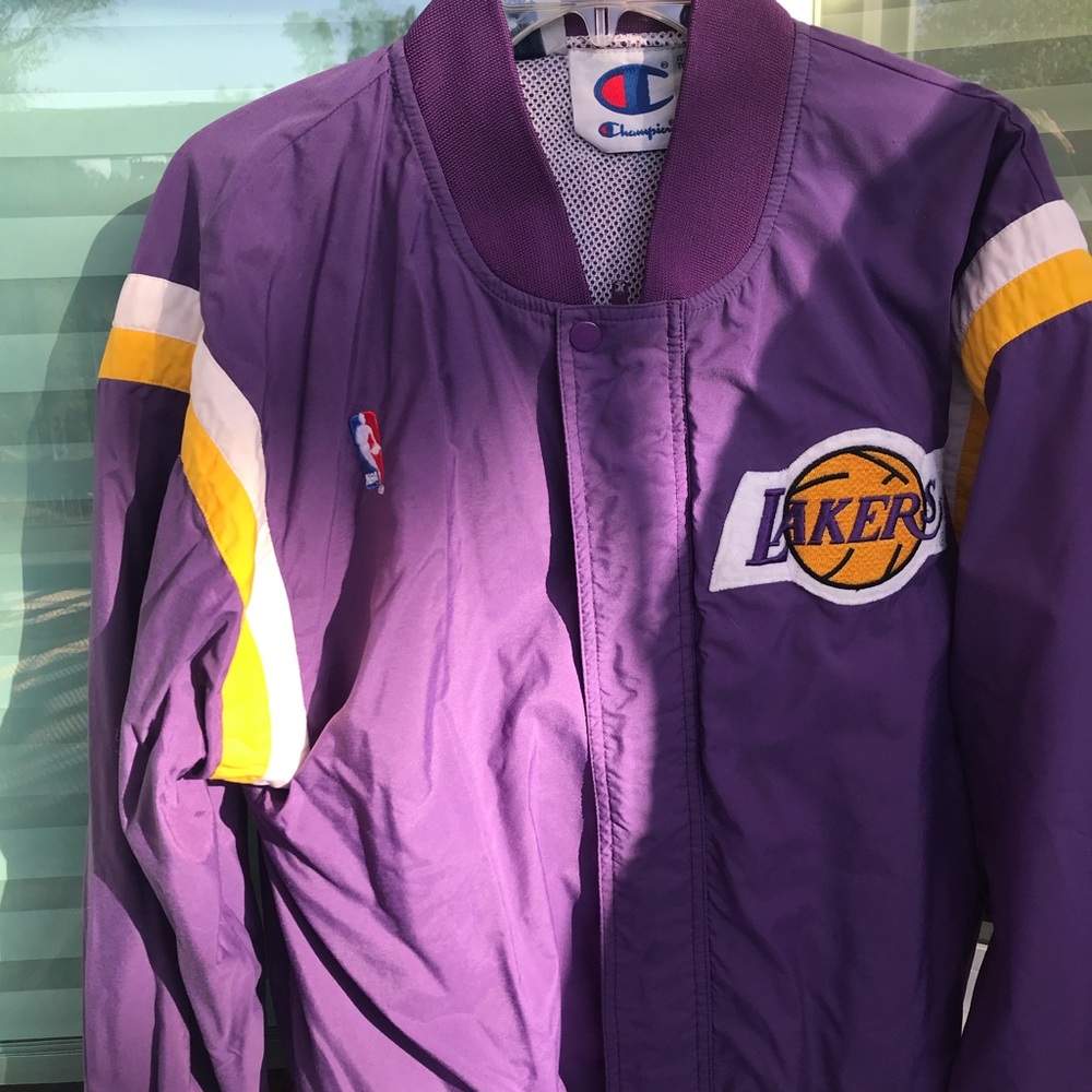 VINTAGE 💛LAKERS💜 CHAMPION MEDIUM MEN’S WINDBREAKER GREAT CONDITION - Picture 4 of 11